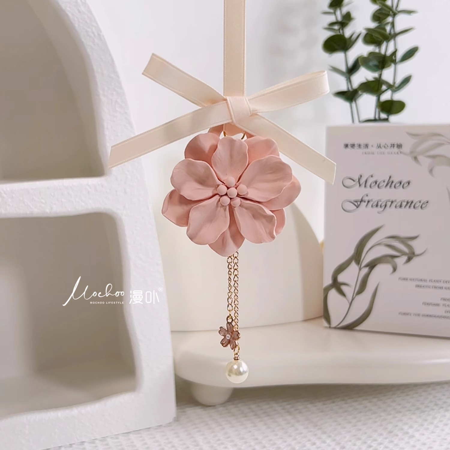 山茶花汽车香薰挂件高雅淡香水网红车载香氛高端后视镜女生挂饰