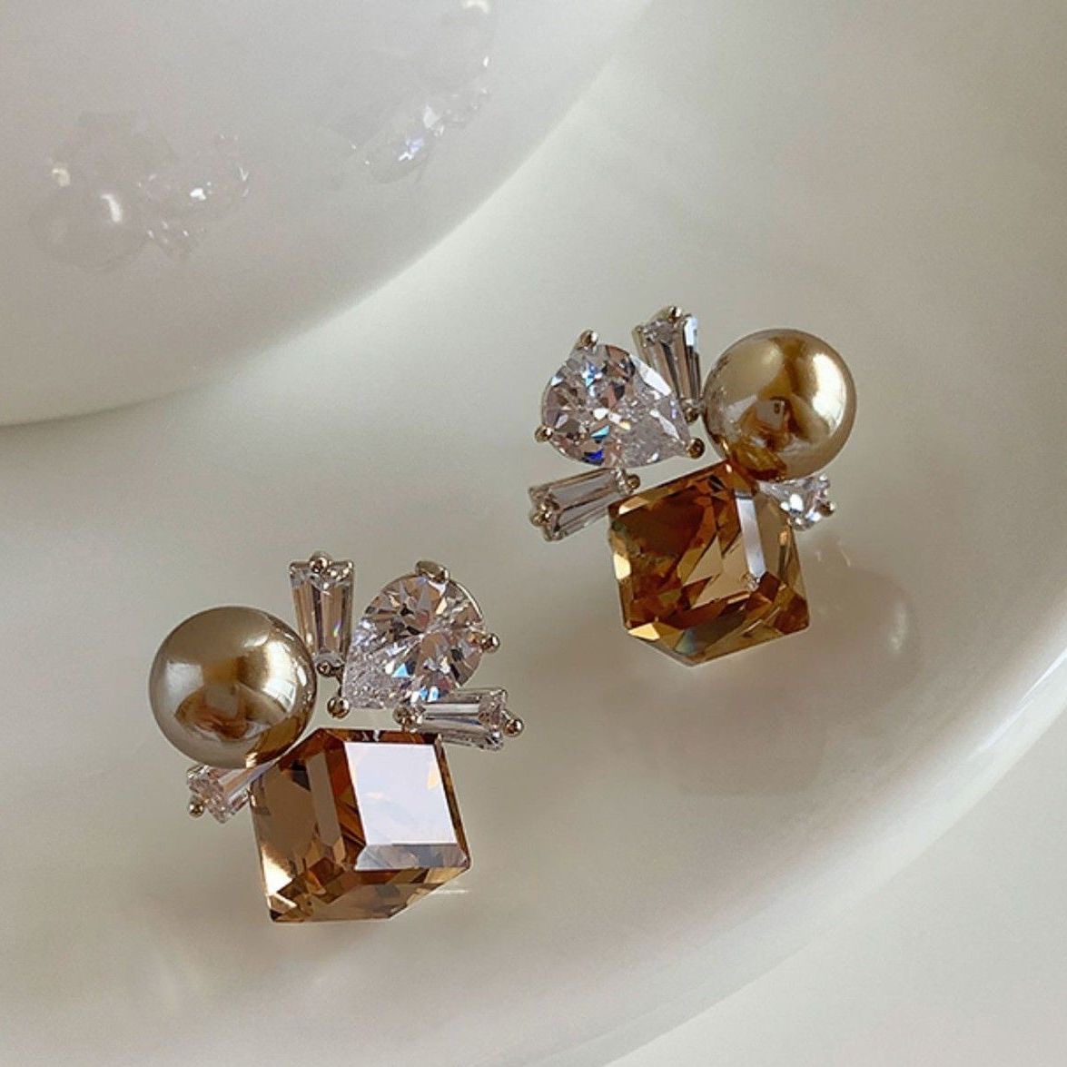 合金仿水晶耳饰 法式高级感香槟色珍珠方块轻奢风耳钉耳饰气质