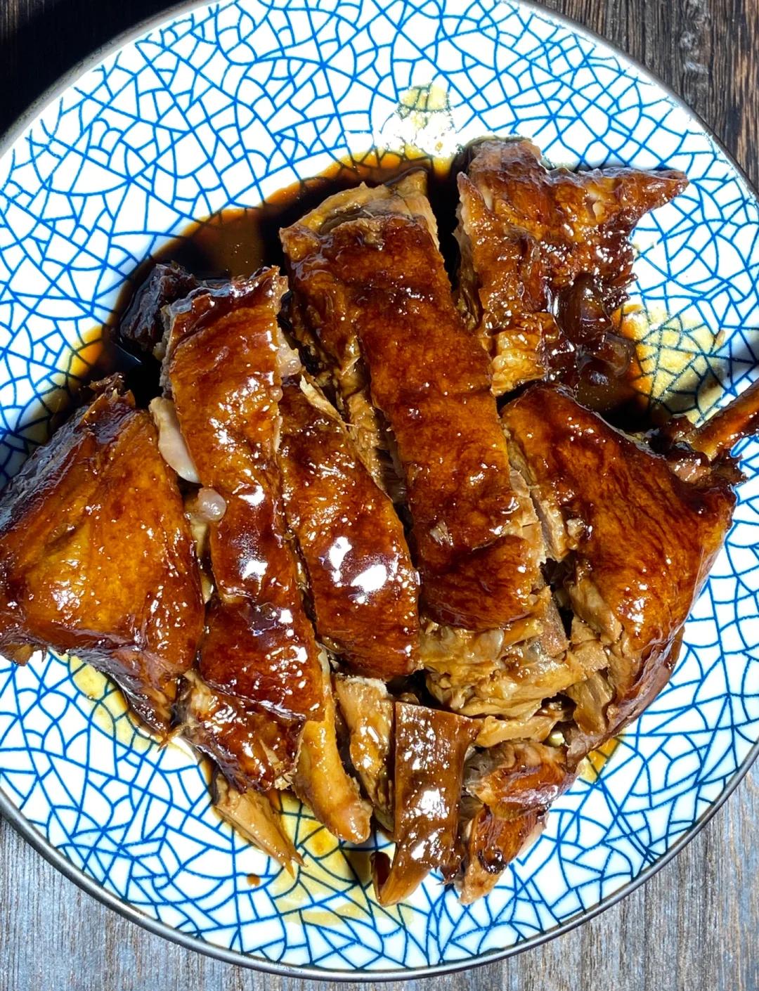 安徽特产酱鸭腿肉质紧实