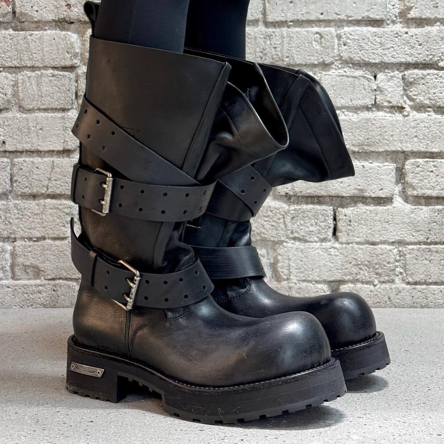 巴家复古皮带扣毒液靴2025春夏新款束口大筒围厚底增高