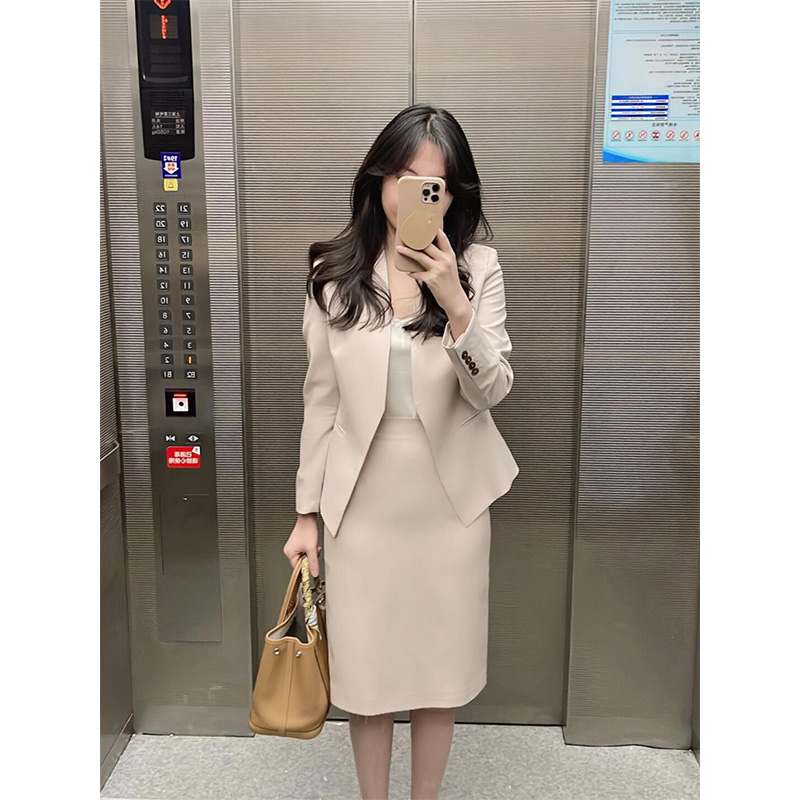 律政俏佳人高级感杏色温柔小西服显瘦职业装时尚西装套装两件套女