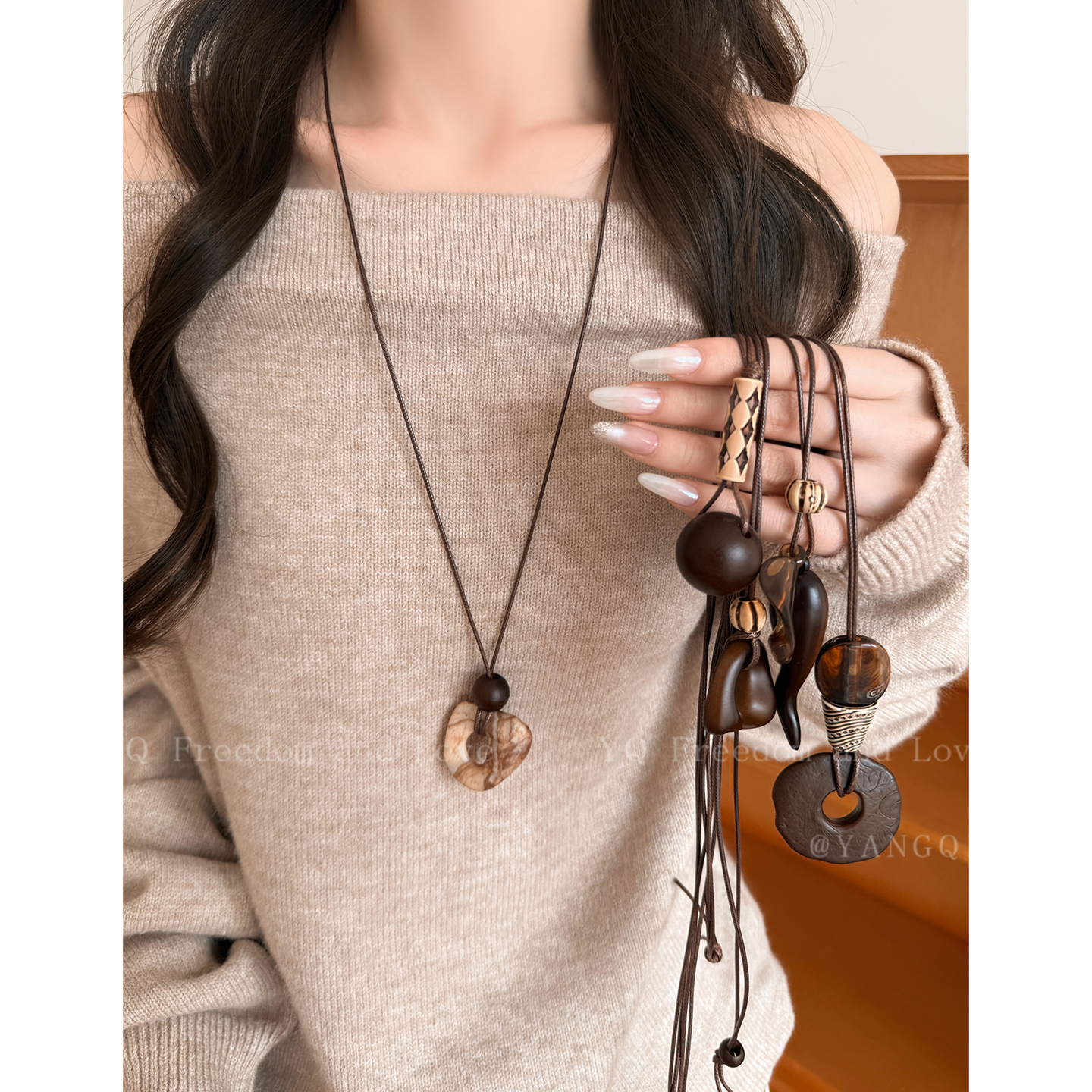 非金属皮质项链 复古咖色吊坠项链女美拉德长款毛衣链高级感配饰