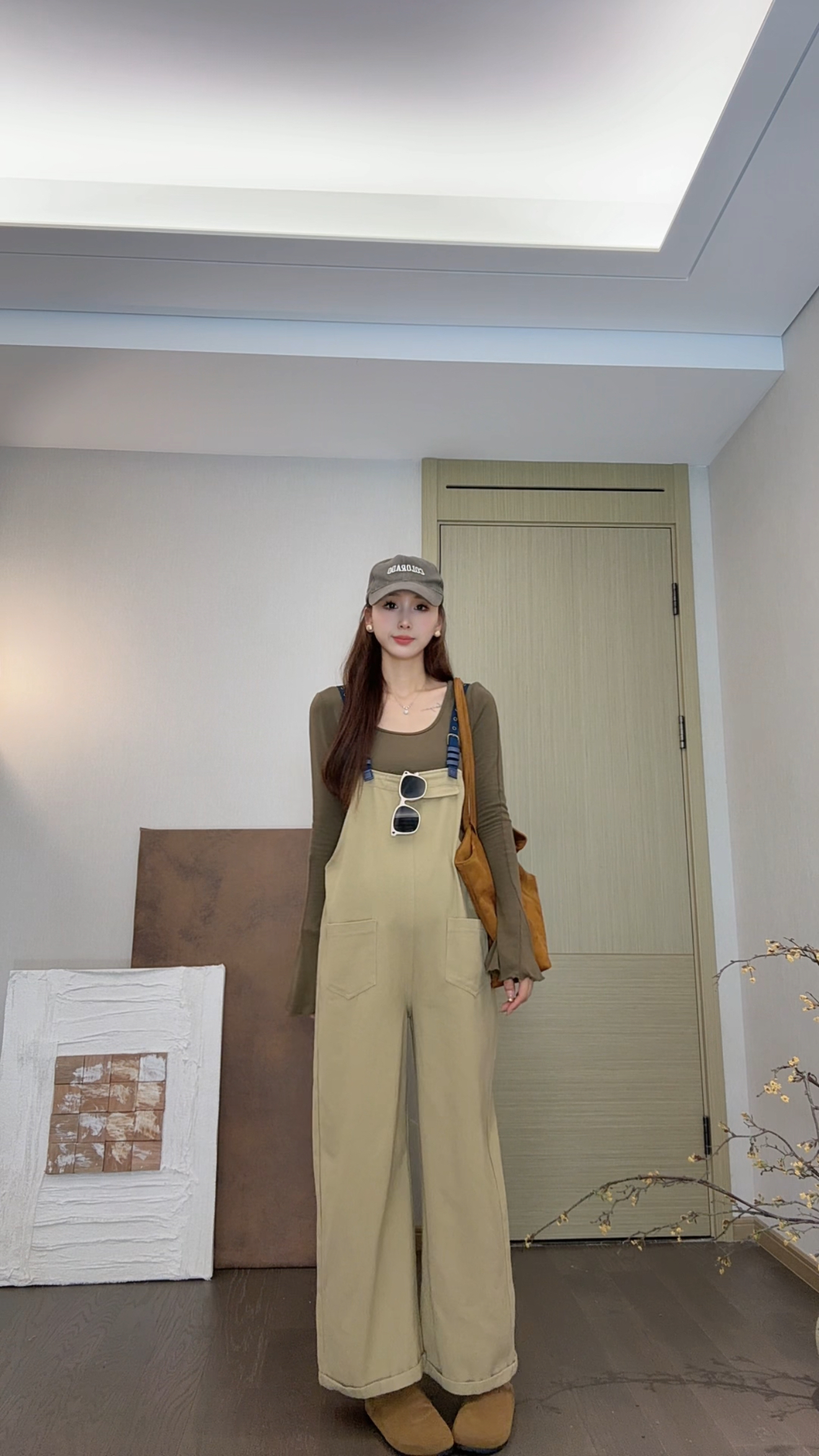 时尚孕妇秋季新款韩版休闲牛仔背带裤+辣妈喇叭袖上衣宽松套装