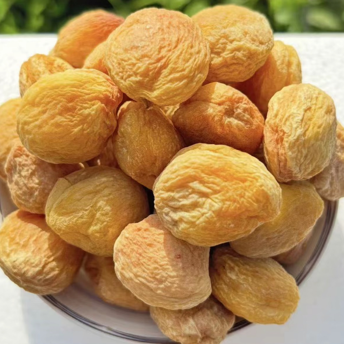 新疆特产小白杏干树上吊干剂杏肉杏核两吃