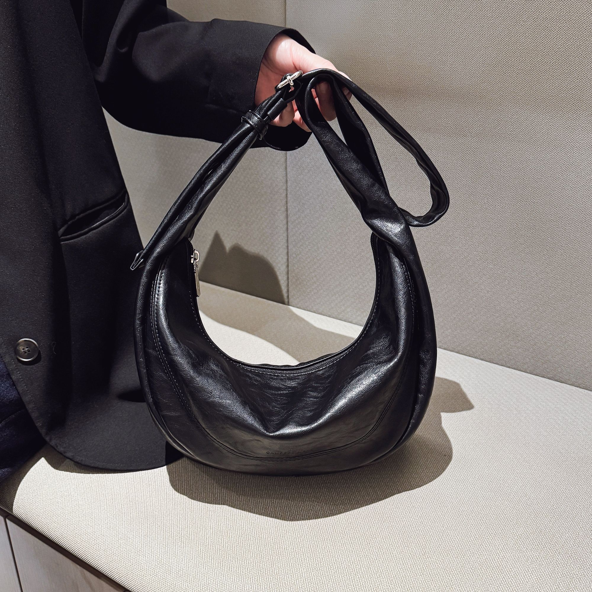 CAHRES&HEKA复古简约风小众女士百搭月亮包饺子包洋气单肩斜挎包