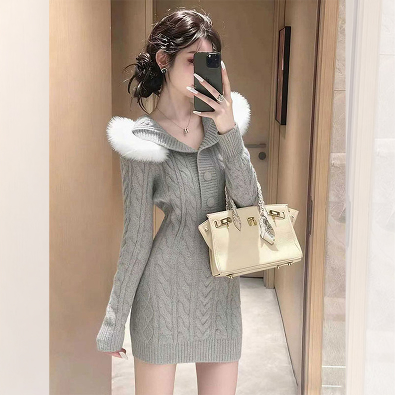 漂亮出片衣服女裙子秋冬款高级感洋气灰色针织毛毛翻领打底连衣裙