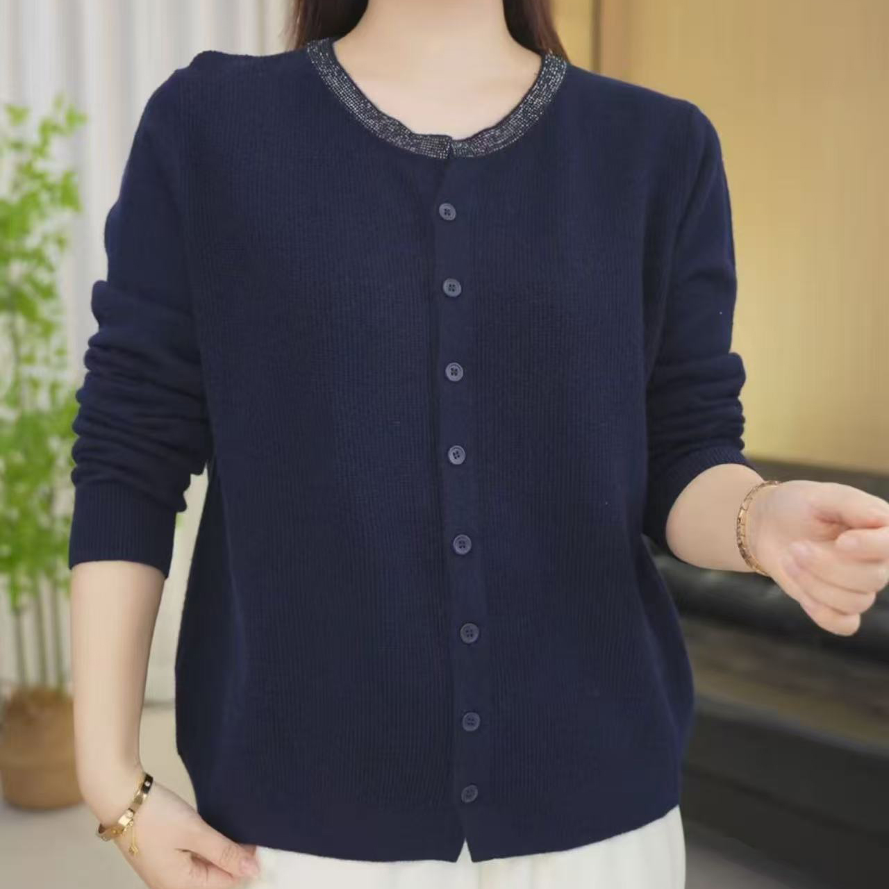 洋气圆领烫钻妈妈针织衫2025秋季新款时尚百搭宽松遮肚开衫上衣女