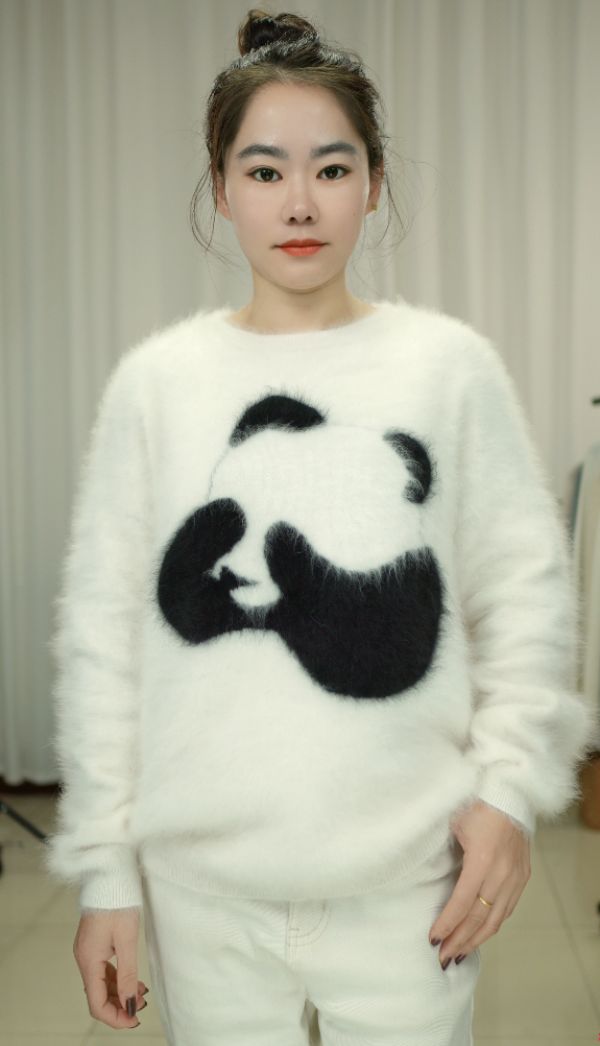 G-Y-M【小动物毛毛】贝贝白圆领网红熊猫毛衣落肩款女士冬季长袖