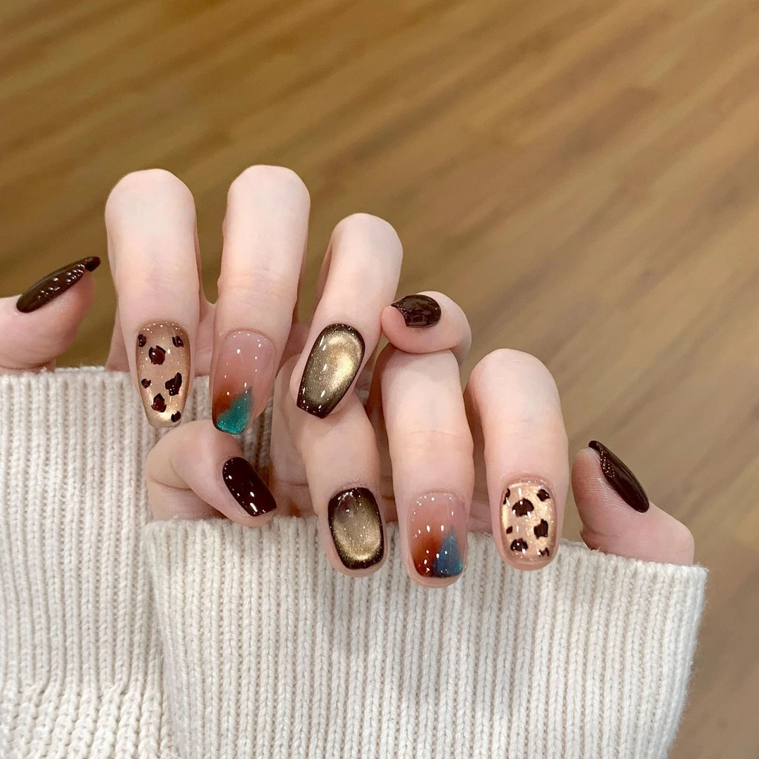 秋冬爆闪穿戴甲2025新款纯手工高级猫眼豹纹美甲轻奢玻璃珠假指甲