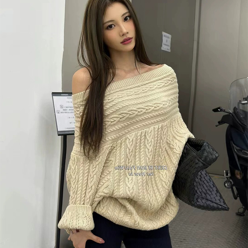 秋冬韩系复古慵懒风斜肩麻花长袖宽松毛衣女露肩套头针织衫上衣潮
