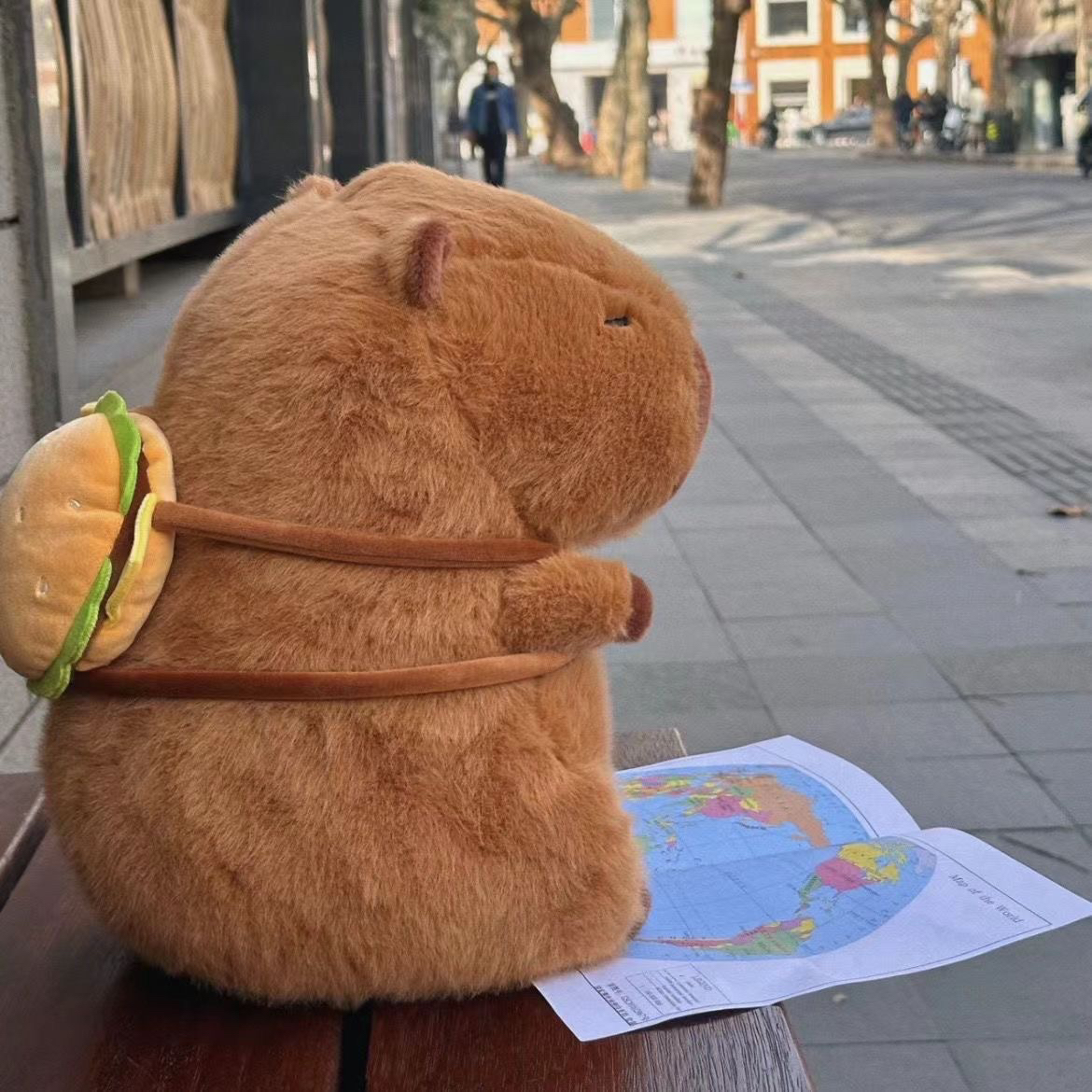 卡皮巴拉汉堡毛绒玩具可爱水豚公仔柔软玩偶抱枕生日礼物