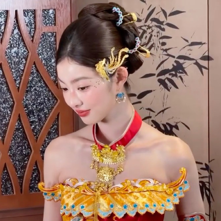 新娘头饰古风中国风大气红色公主流苏舞蹈服皇冠宫廷结婚复古