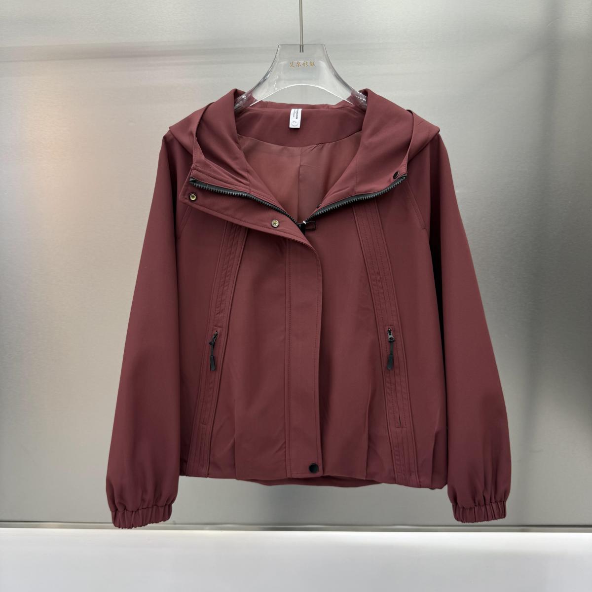 50多岁妈妈今年流行外套春秋2025新款连帽洋气秋装秋季短款妈妈装