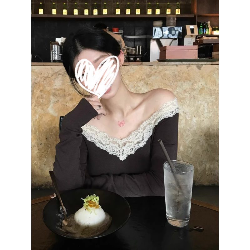 辣妹纯欲风蕾丝拼接一字肩t恤女2026秋冬新款收腰显瘦打底衫上衣