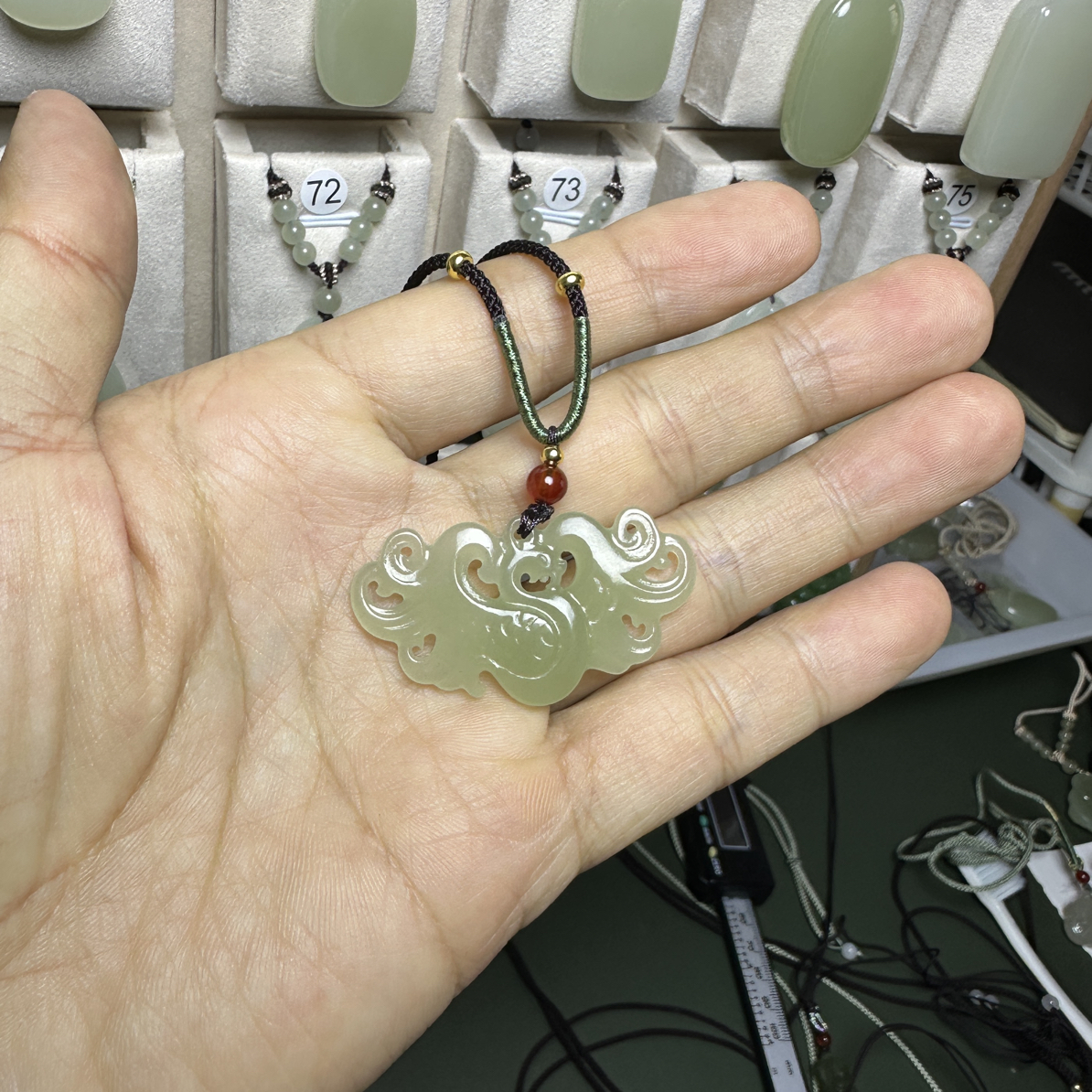 凤凰精美雕工寓意美好男女款和田玉