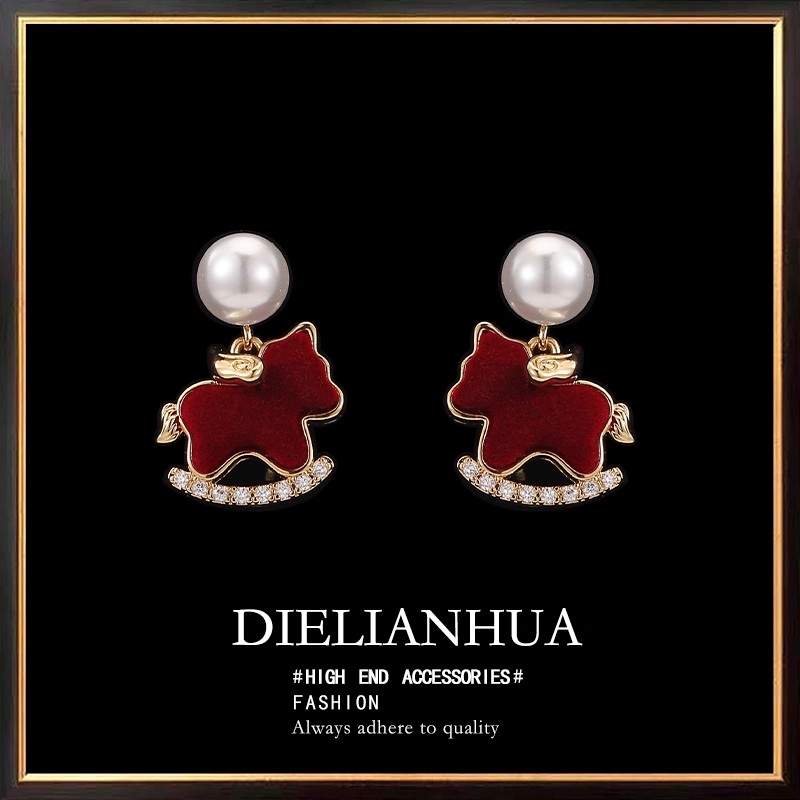 超好看珠珠红丝绒小马耳钉圣诞送女生礼物耳环新款爆款高级感耳饰