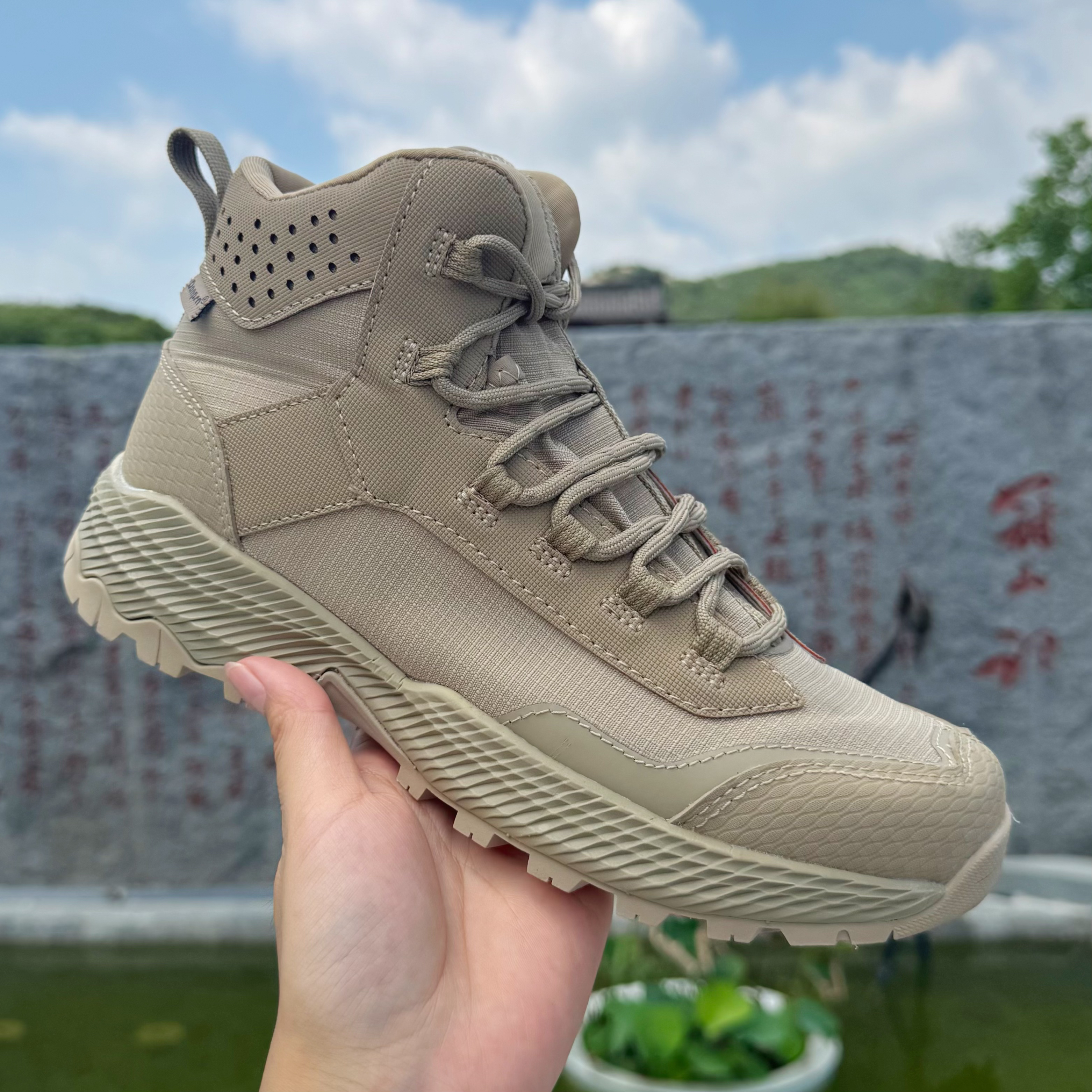 专业夏季户外登山鞋徒步鞋男女防滑耐磨透气轻便爬山鞋沙漠战术靴