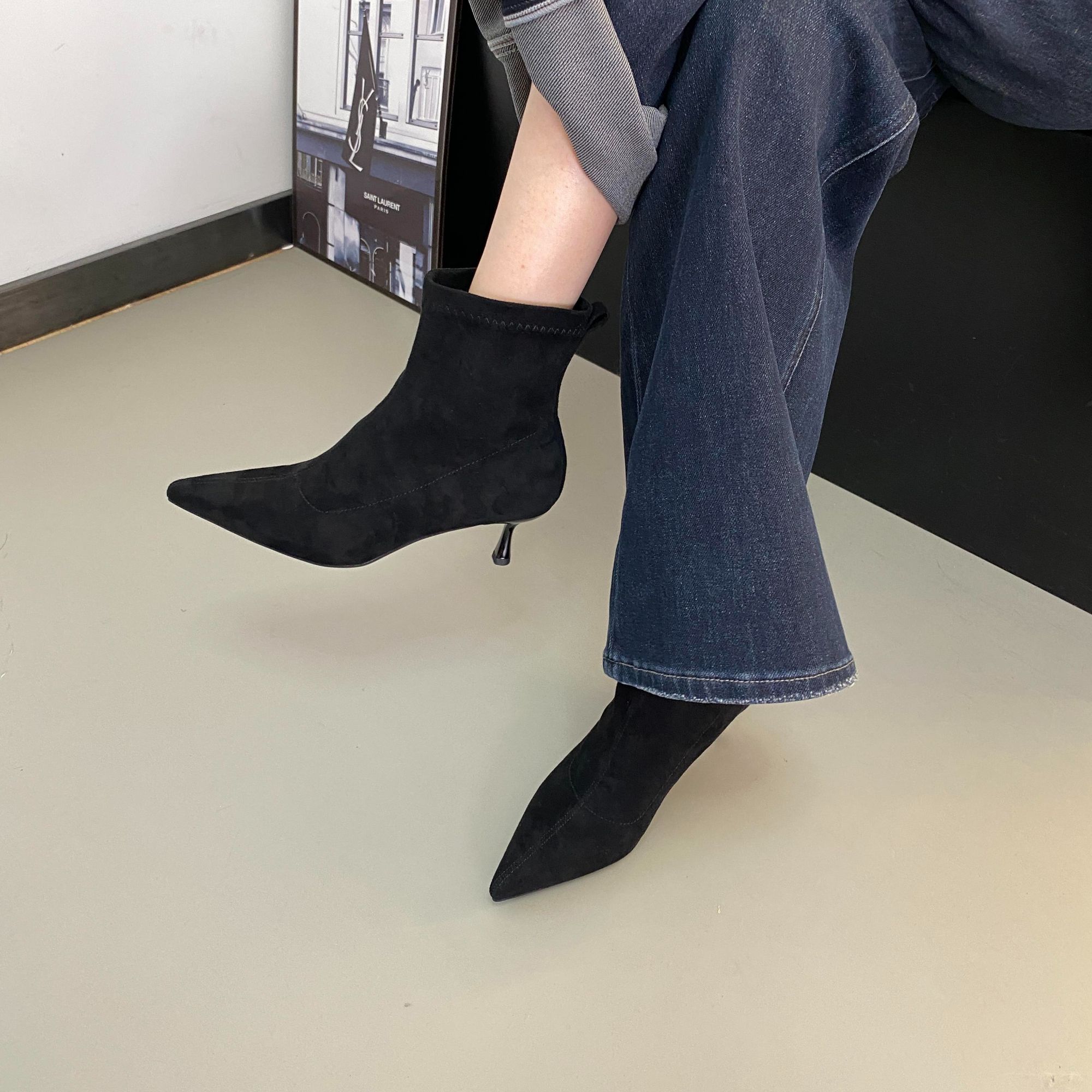2025秋冬新款法式气质尖头瘦瘦靴时尚百搭高跟后拉链绒面时装靴