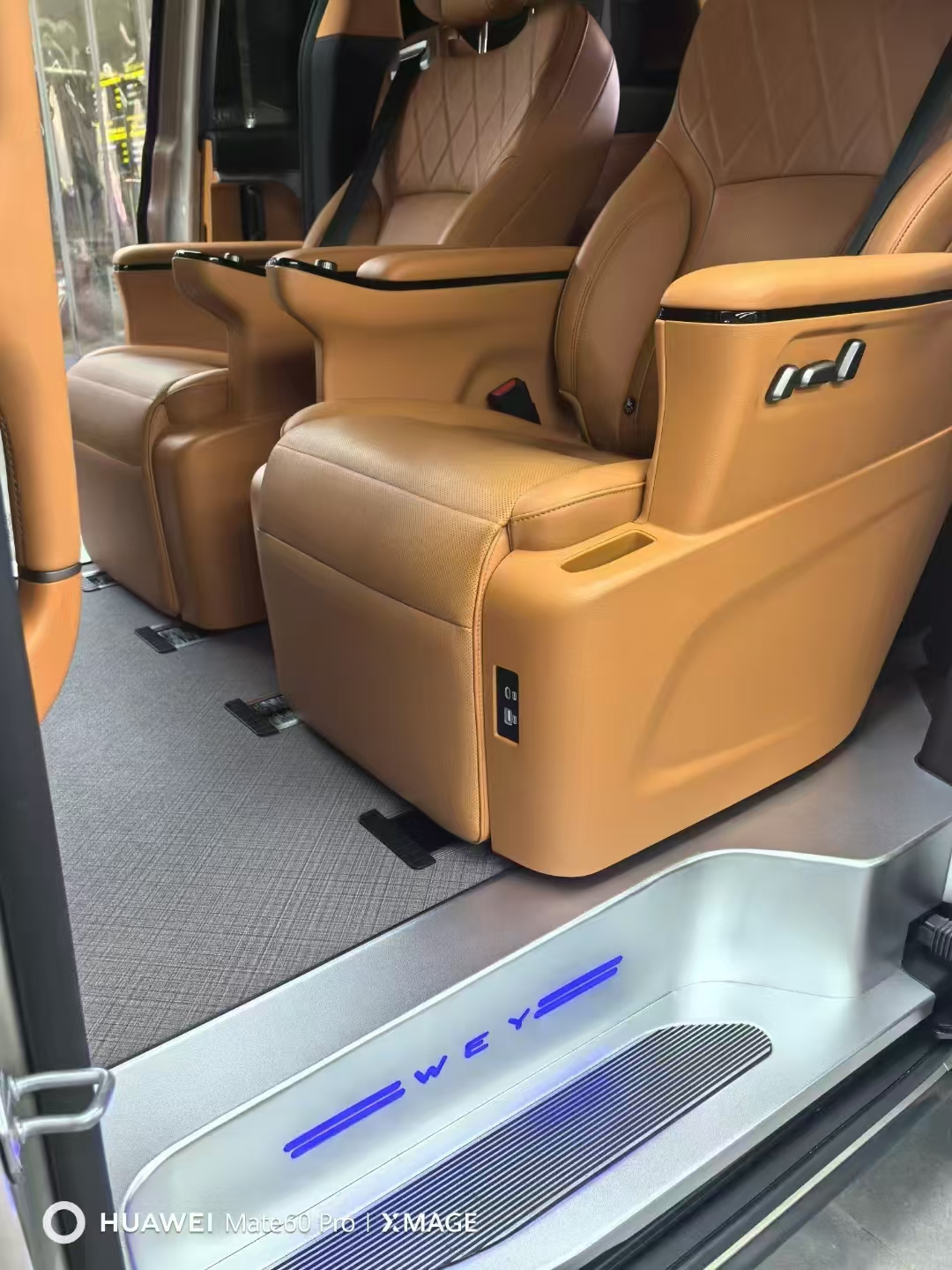 魏牌高山8航空铝地板车脚垫迎宾踏板云锦丝织商务车改装耐磨防水