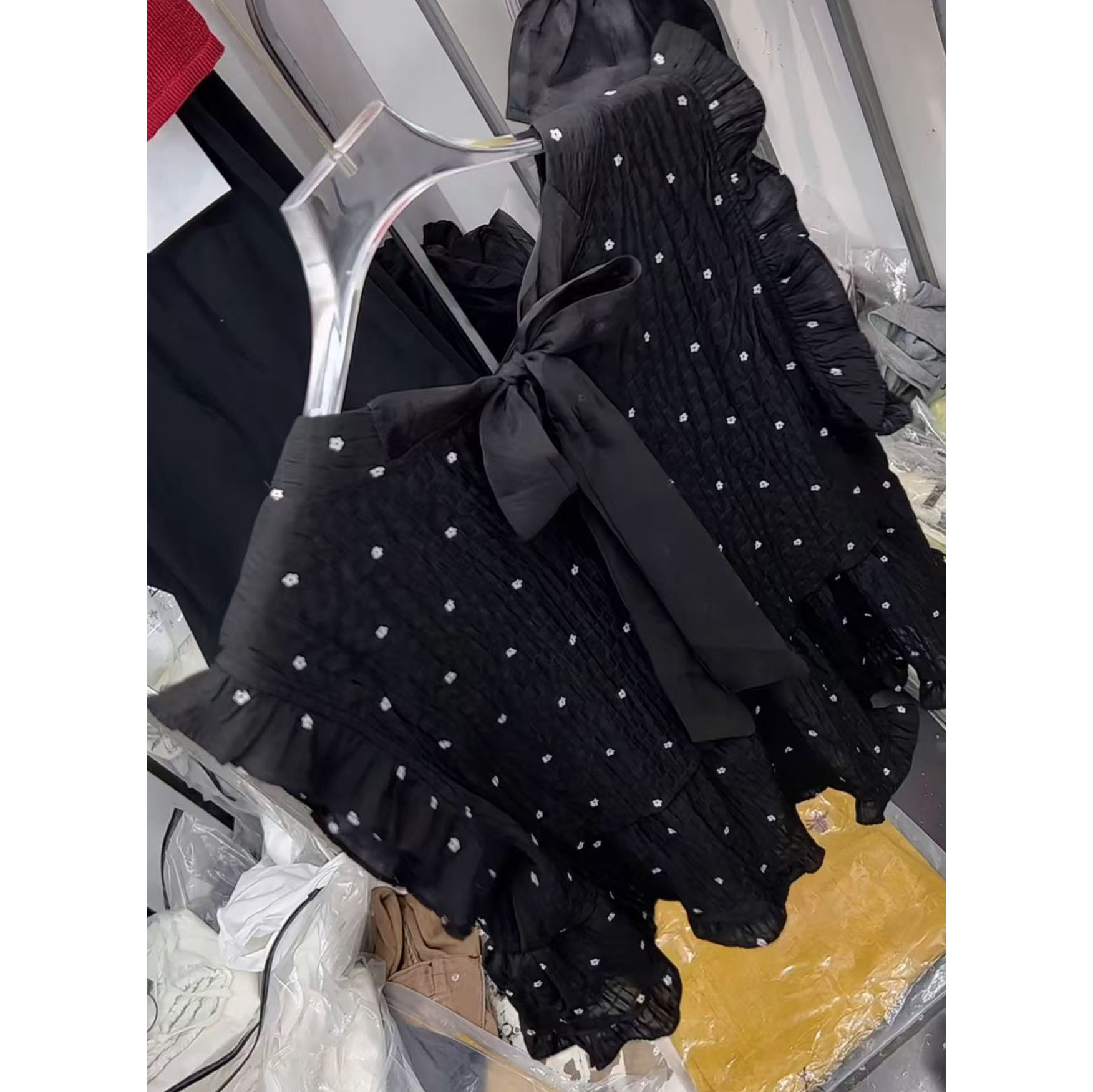 今年流行穿搭2025夏季新款温柔风花朵波点绑带设计木耳边无袖上衣