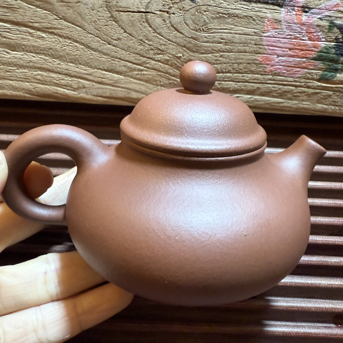 （特价放漏）宜兴原矿老紫泥150cc容天紫砂壶