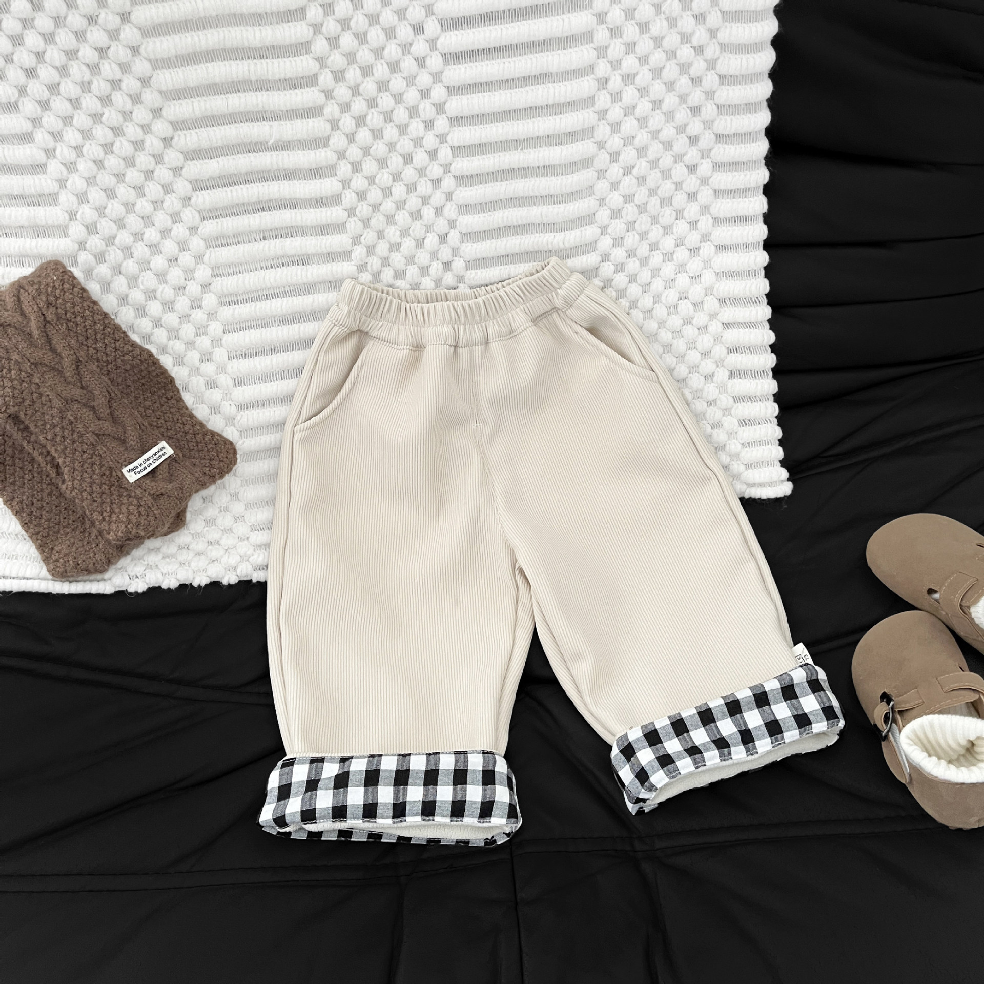 宝宝加绒灯芯绒裤子秋冬季新款男女童洋气拼色卷边格子加厚直筒裤