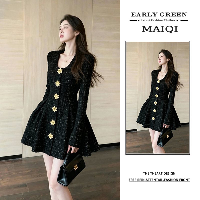 千金感小香风温柔风优雅穿搭女秋冬法式气质黑色u领收腰连衣裙潮