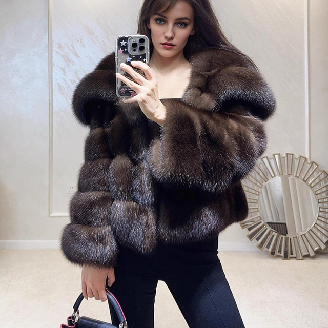 俄罗斯貂皮女装2025冬季环保彷毛皮大衣黑金大翻领时尚风格的小个