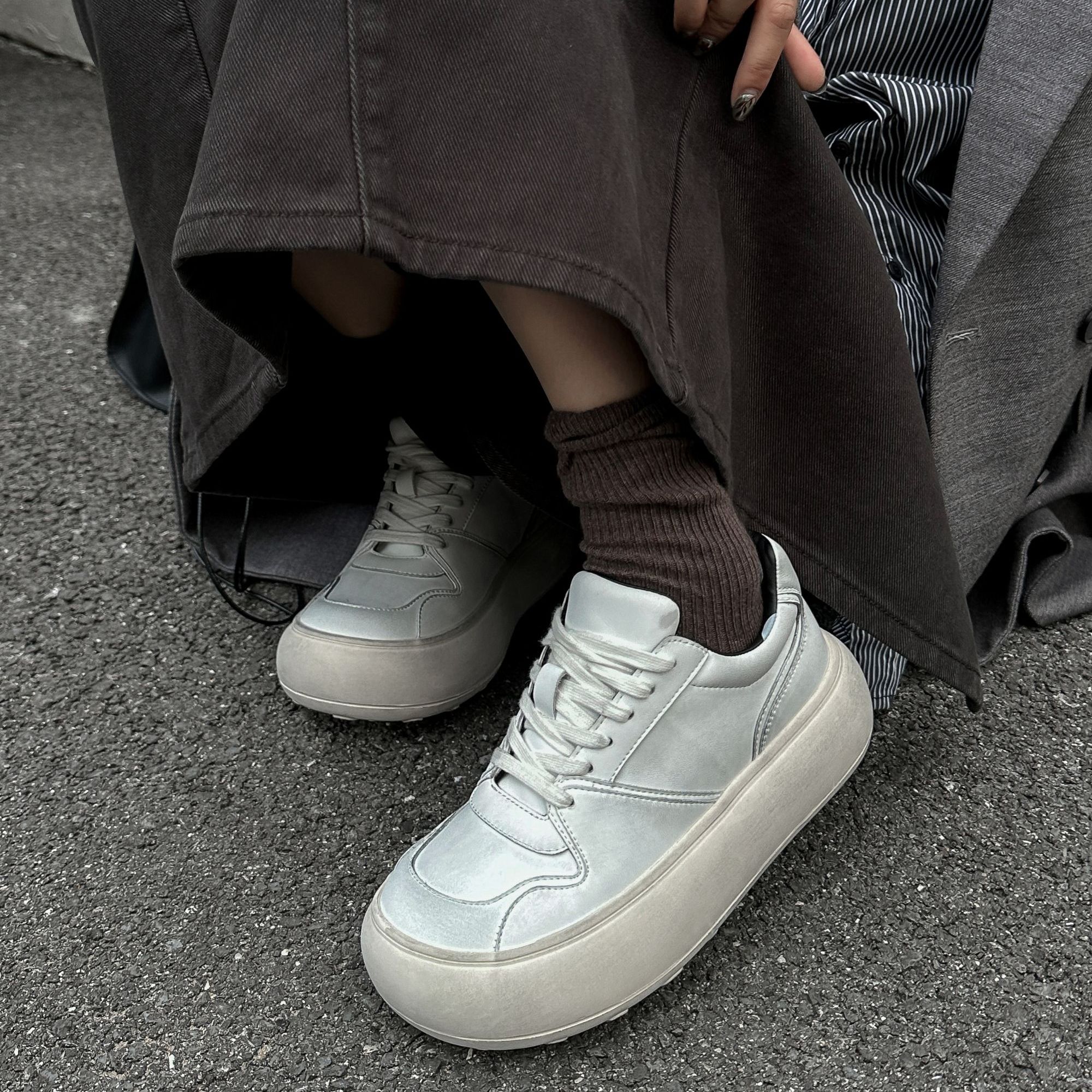 Y666-5 SGIRL TWTW 厚底小白鞋软底透气面包鞋擦色系带圆头休闲鞋