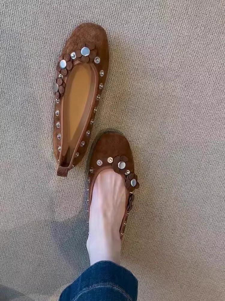 米熙家 ~纽扣花朵浅口单鞋女2025夏季新款一脚蹬乐福鞋棕色小皮鞋