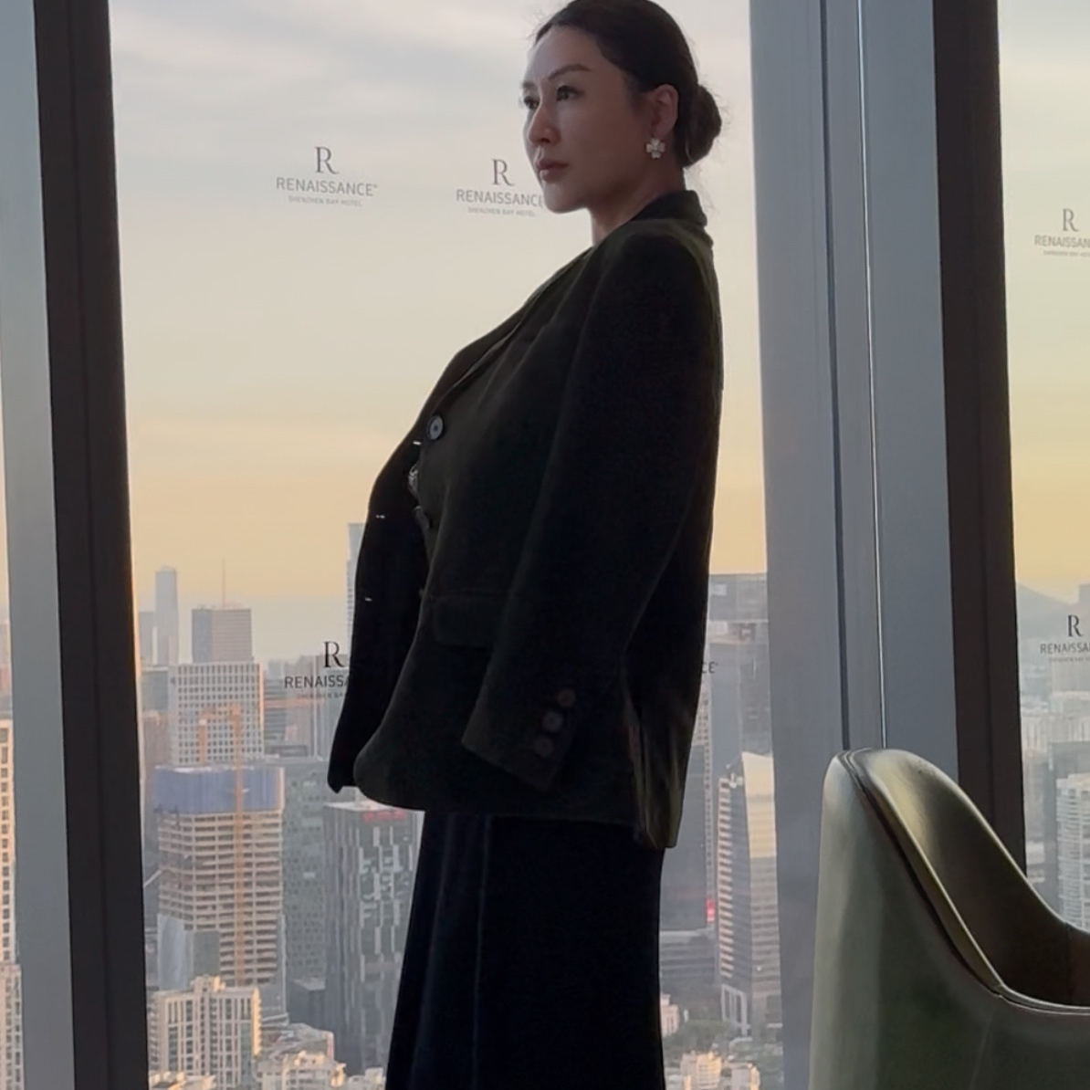 时来运转黑色针织长款吊带裙