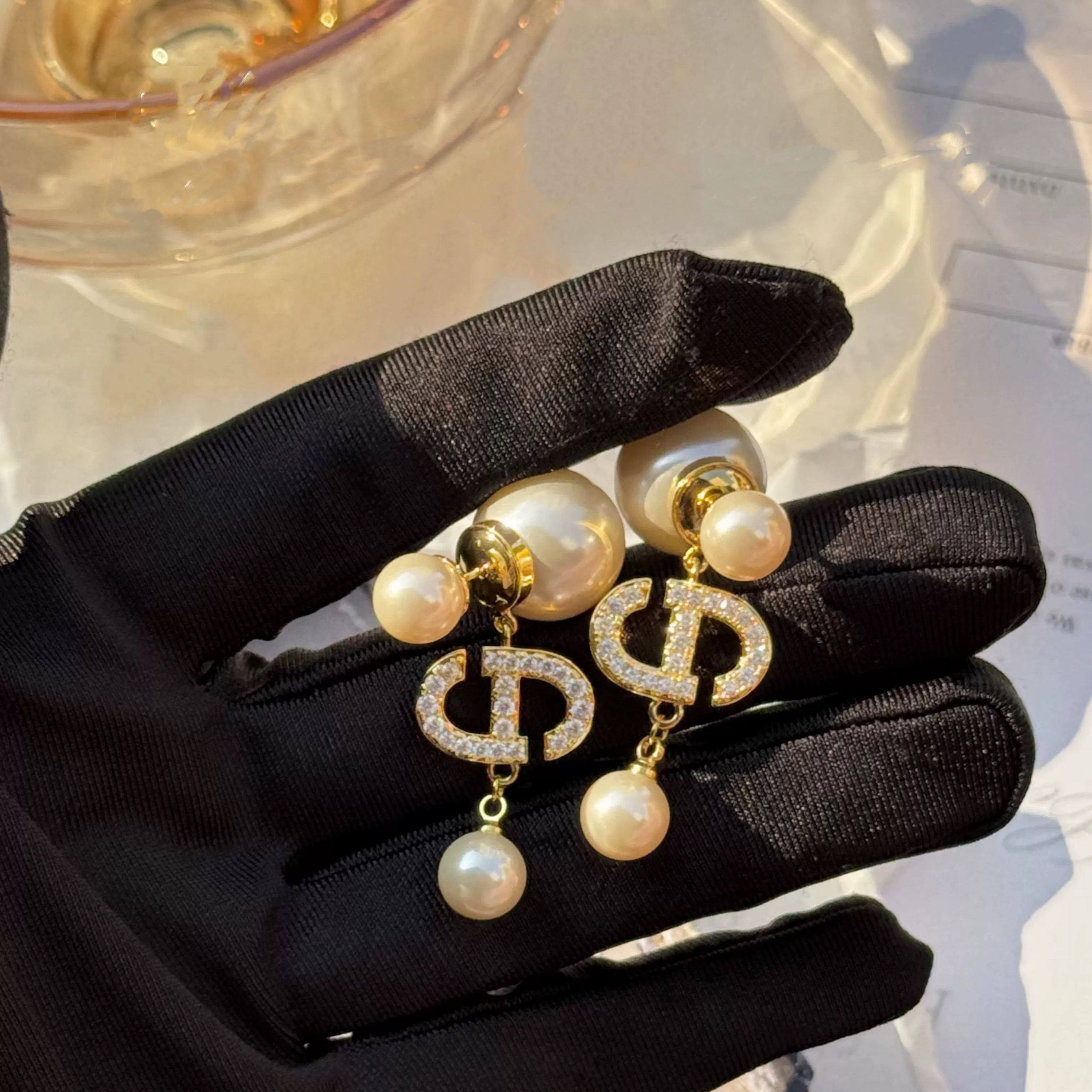 铜合金仿珍珠耳饰 韦雪同款气质时尚轻奢高级感字母耳钉珍珠款