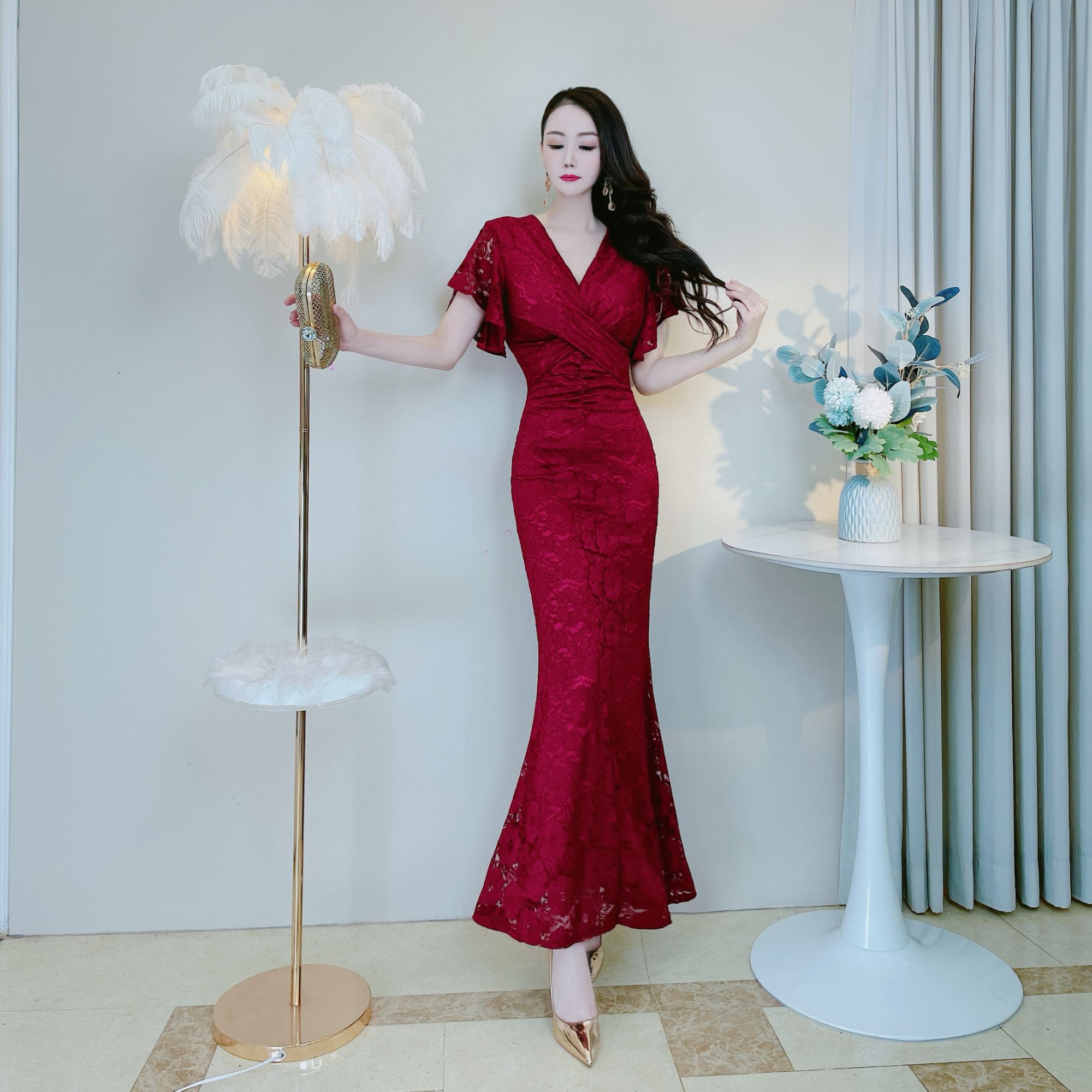 2025夏季新品女人味修身显瘦蕾丝鱼尾长裙收腰包臀遮肉V领连衣裙