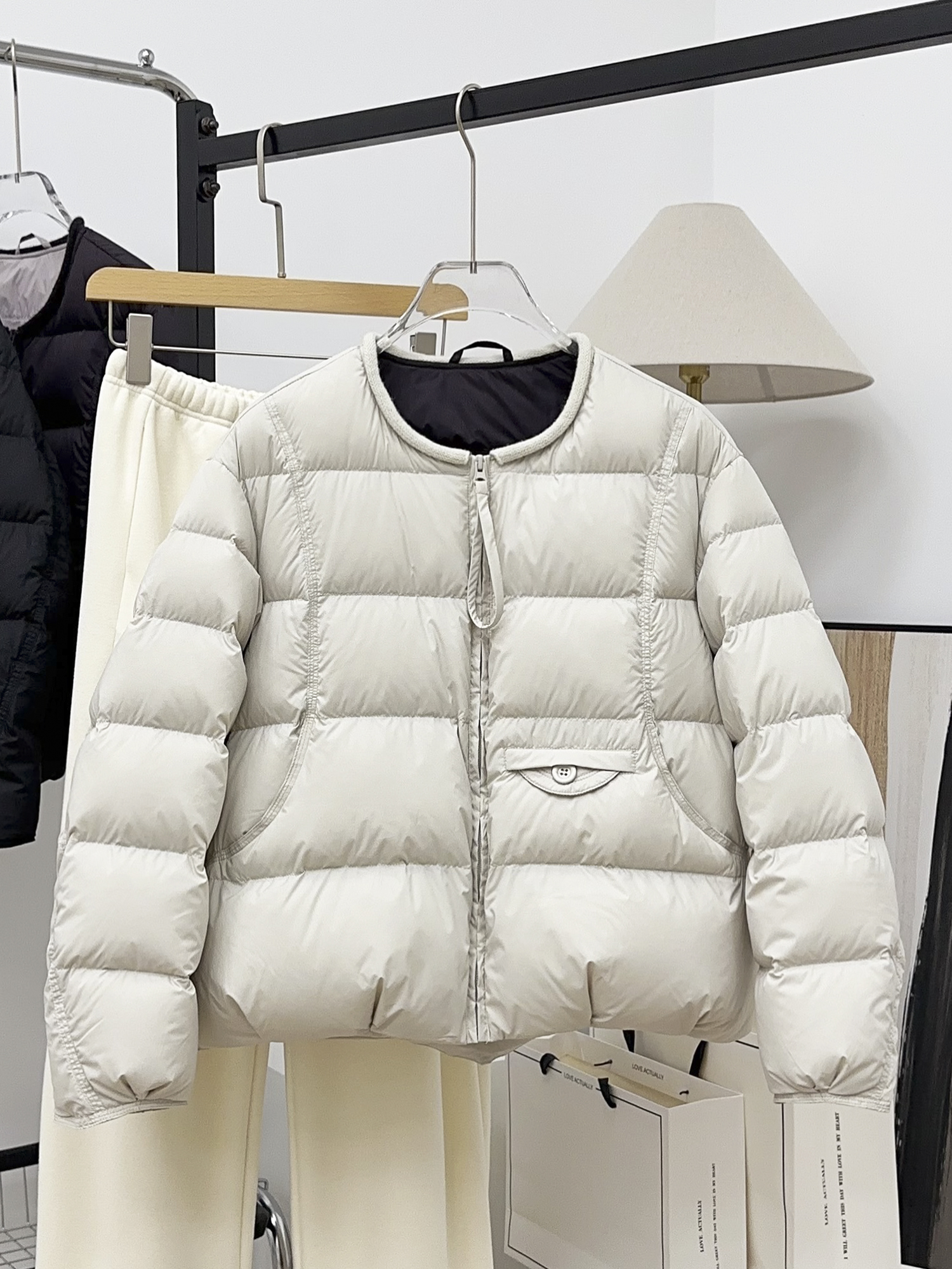 爆款圆领羽绒服女短款2025新款韩版宽松小个子无领白鸭绒外套冬