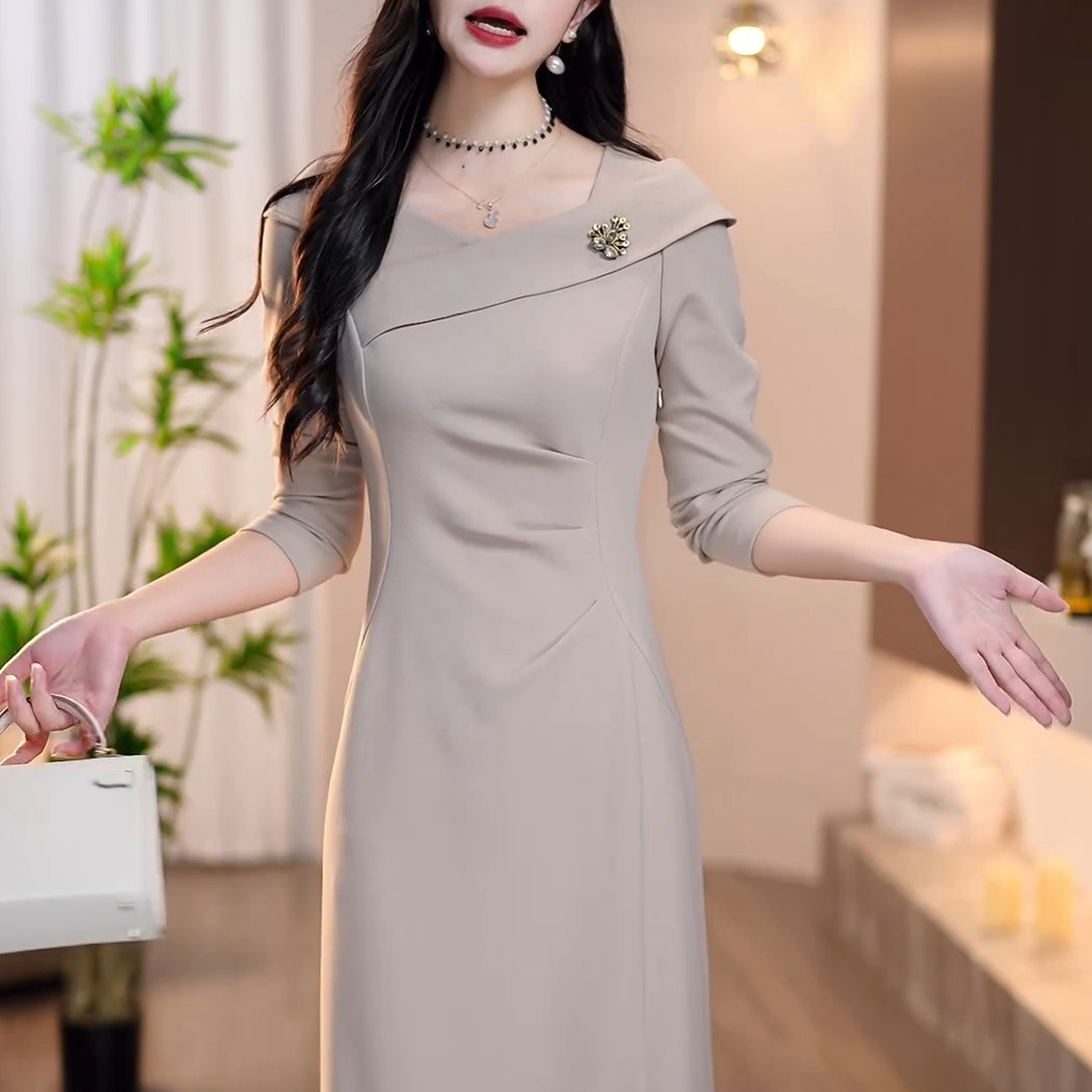 轻奢时尚优雅收腰显瘦连衣裙女2026春季新款设计款侧开叉长袖裙子