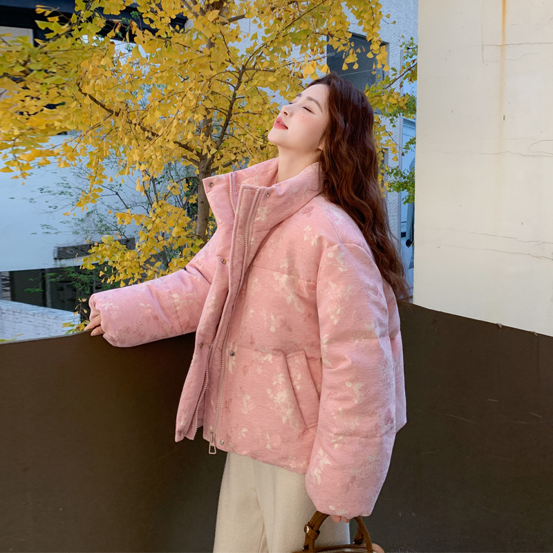 甜美韩版温柔风印花羽绒服2025冬季新款时尚短款立领白鸭绒面包服