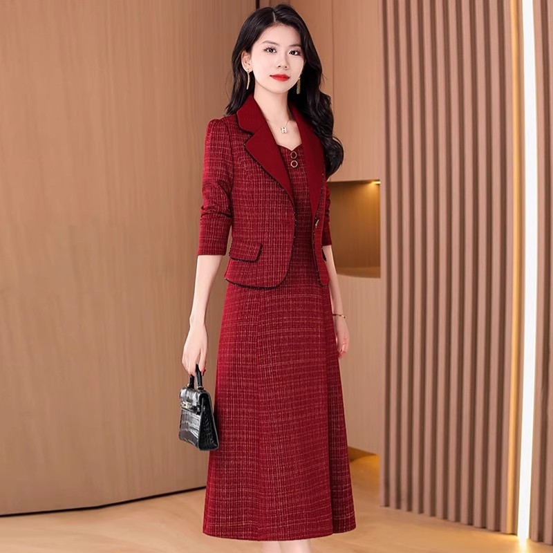 拉夏贝尔连衣裙喜婆婆妈妈婚宴装礼服2025新款春秋爆红色过年衣服