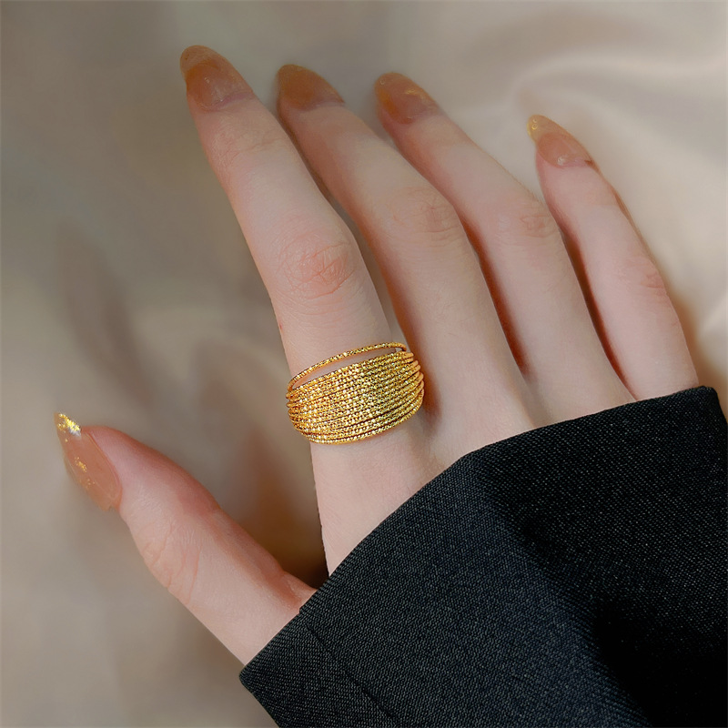 钛钢戒指 钛钢金黄金色高级感拉丝线条戒指女时尚简约开口食指戒