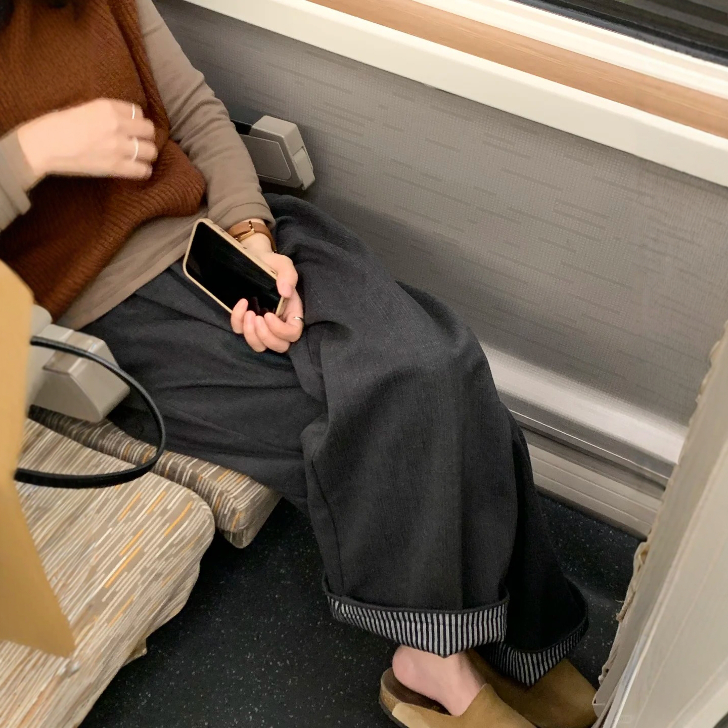 灰色慵懒风人字纹阔腿裤女秋季大码胖mm宽松显瘦卷边直筒休闲裤子