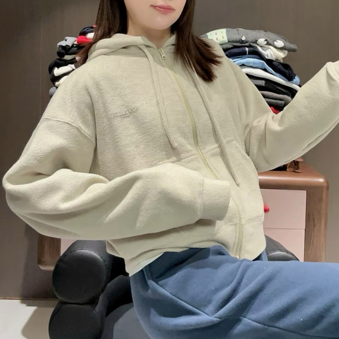 设计感字母抽绳连帽卫衣外套2025新款秋冬时尚女士休闲长袖上衣