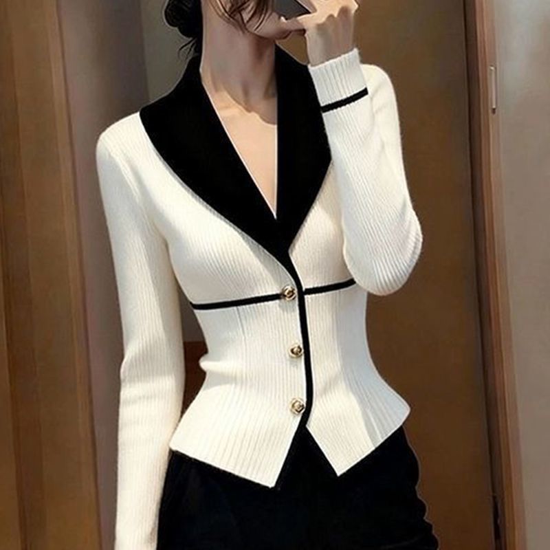 731黑白拼接针织上衣女秋冬季巨好看小众不撞款气质高端掐腰毛衣