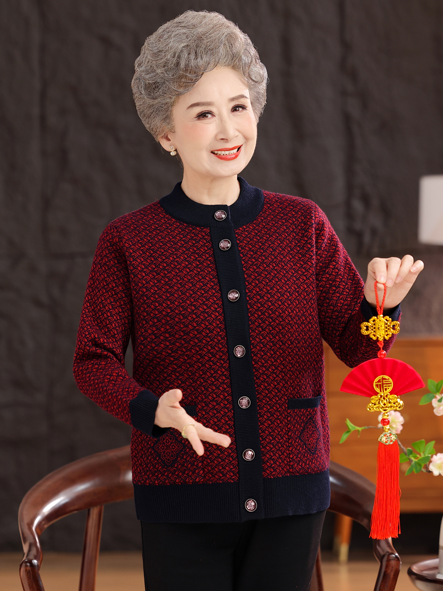 中老年人妈妈秋冬装外套针织圆领开衫老太太保暖毛衣奶奶服装上衣