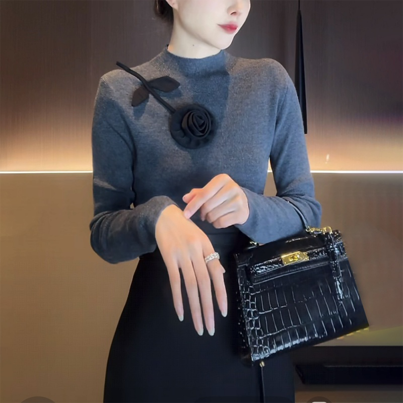 灰色半高领针织衫女秋冬慵懒高级感修身显瘦内搭花朵打底毛衣上衣