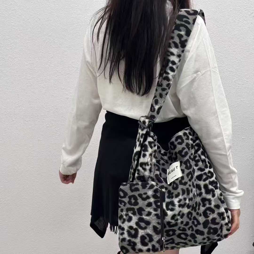 秋冬新款单肩包女韩版ins休闲大容量 文艺背包慵懒风豹纹斜挎包潮