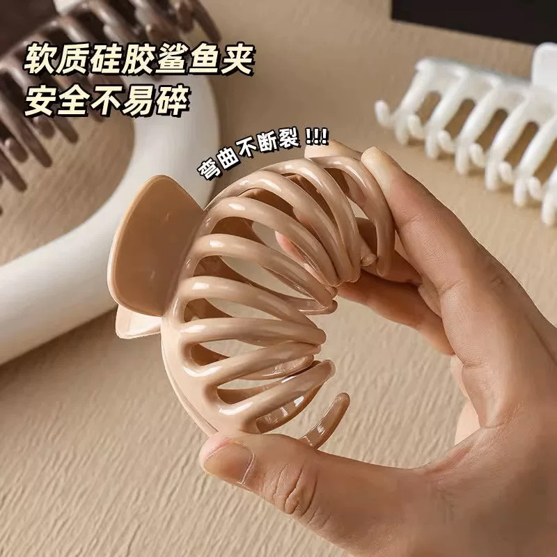 软质硅胶鲨鱼夹高级感抓夹女防摔不易碎2025新款夹子头饰发卡百搭