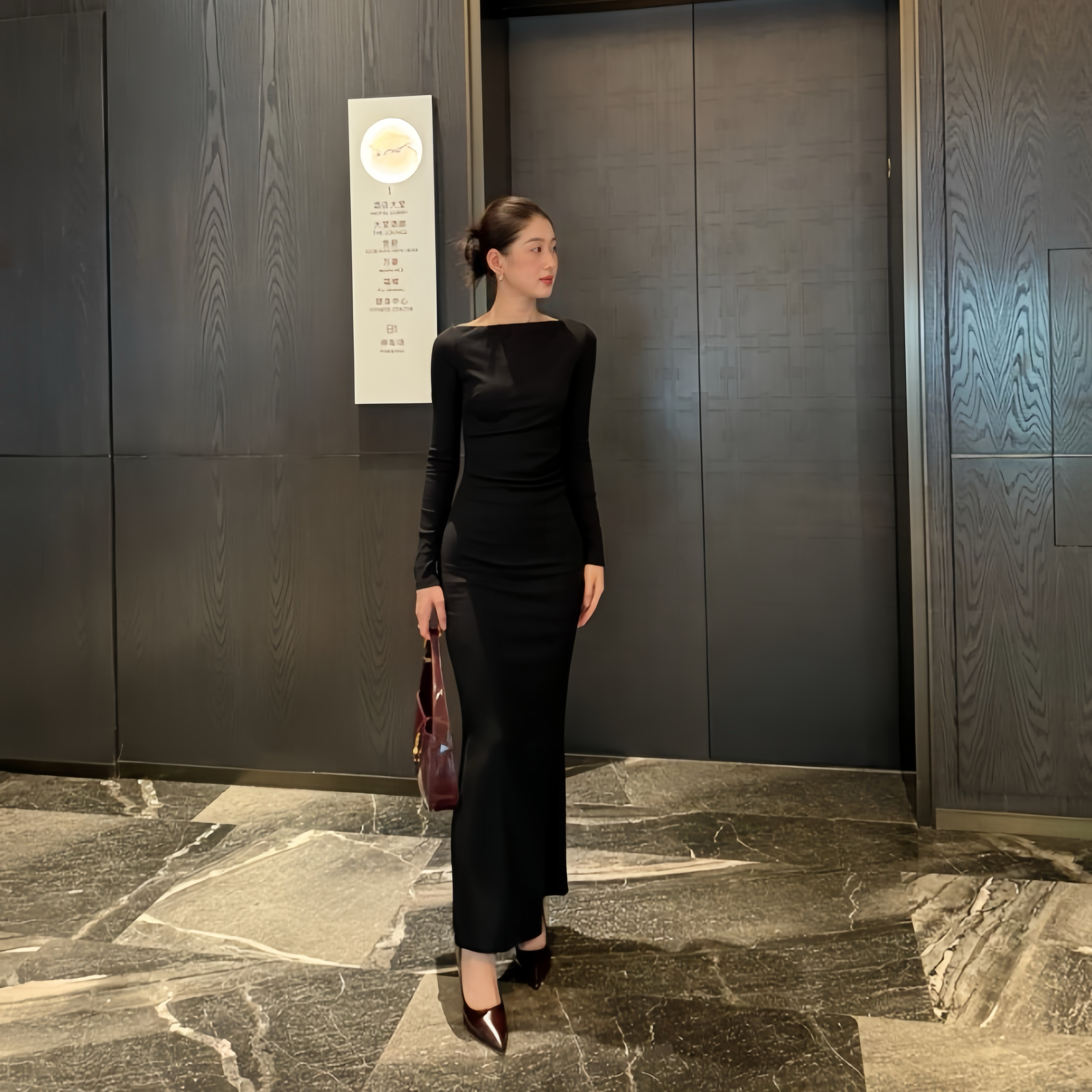 2025秋冬新款法式轻奢收腰小众设计显瘦连衣裙一字肩修身气质长裙