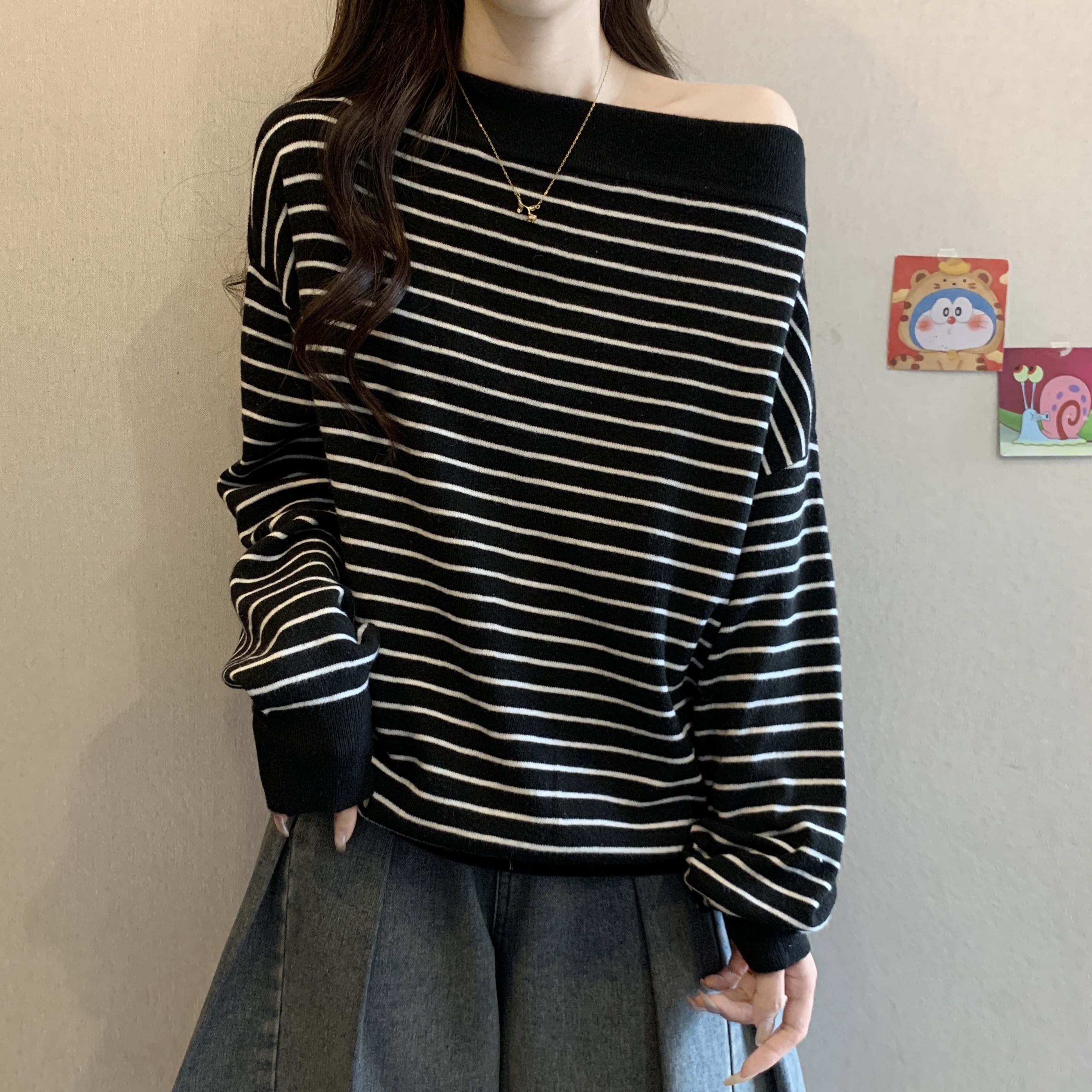 大码女装遮肚子一字肩条纹长袖针织衫女春秋胖妹妹显瘦慵懒风上衣