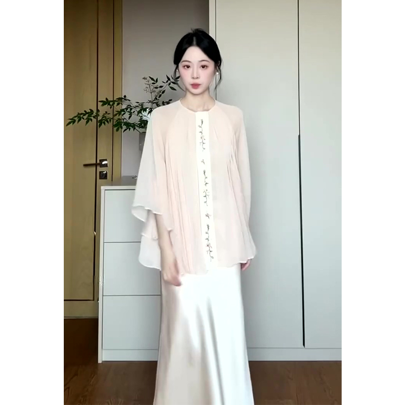 2025夏季新款女法式优雅圆领宽松薄款上衣百搭高腰显瘦缎面半身裙