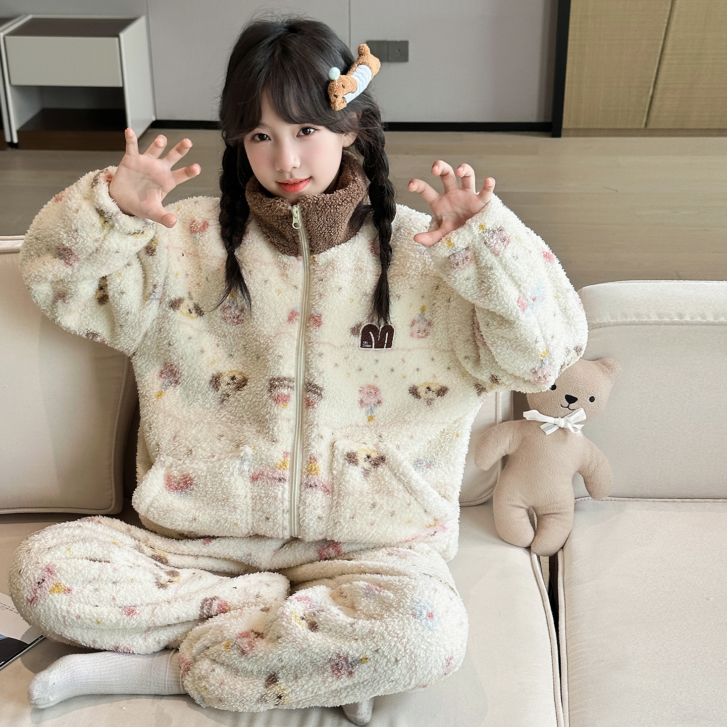 女童睡衣秋冬季新款珊瑚绒家居服套装中大儿童法兰绒加绒加厚外穿