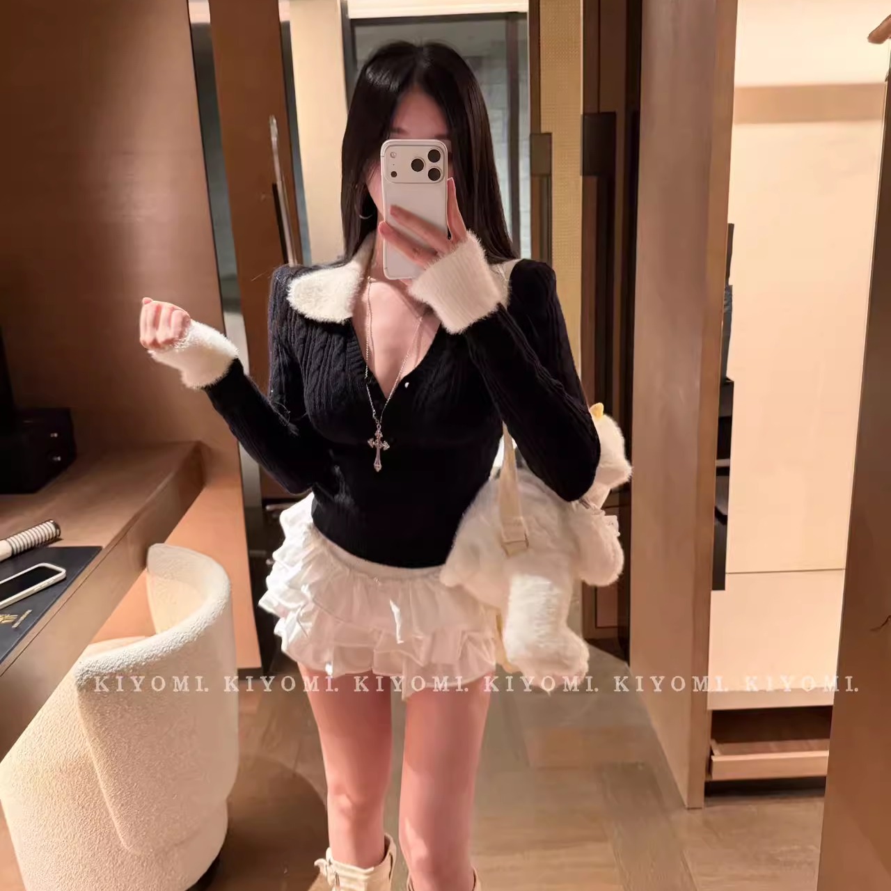 毛毛领拼接V领长袖麻花针织衫女2025秋冬新款设计感修身显瘦毛衣